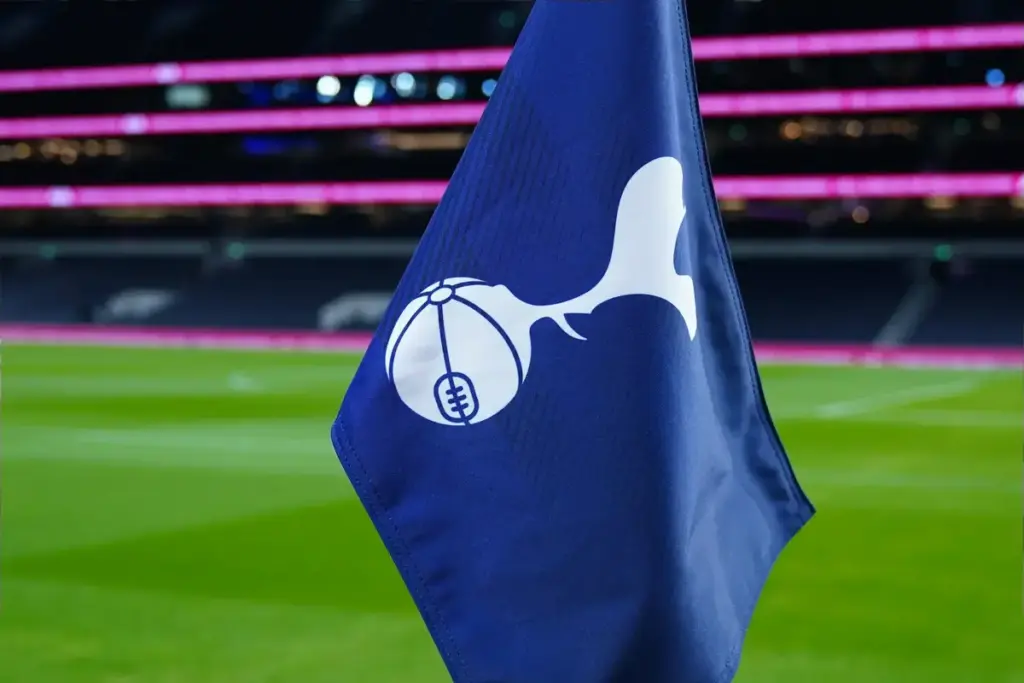 Spurs and Palace fight for €30M deal