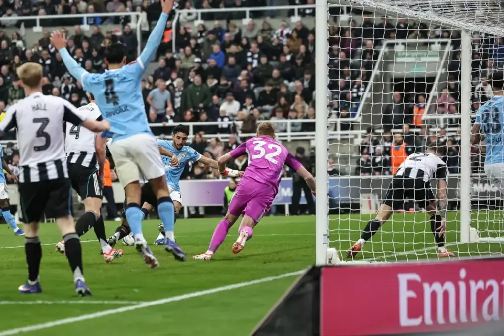Newcastle look to take revenge on Manchester City with transfer hijack attempt - Read Man City