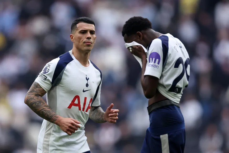 Tottenham players react during game