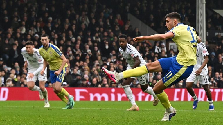 Ross Stewart scores from the penalty spot to give Southampton a late lead at Fulham