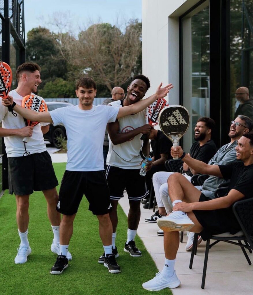 Fede Valverde, Brahim, Vini Jr. and Trent playing padel 🏓