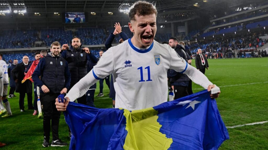 [Jordi Batalla] Barcelona is interested in Kosovo's forward Fisnik Asllani who plays for TSG Hoffenheim. His agent, Ayman Dahmani, stated that “Barcelona’s interest in the player is real” and added that the striker will only if his release clause is paid estimated to be around €25M-29M.