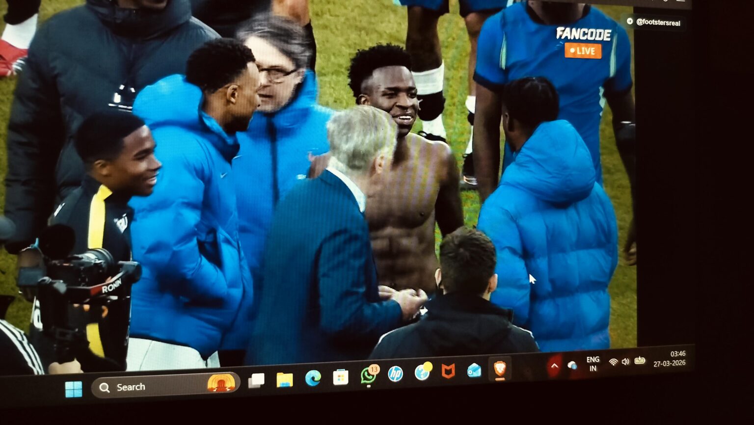 Carlo Ancelotti with Madrid players after the Friendly 🤍