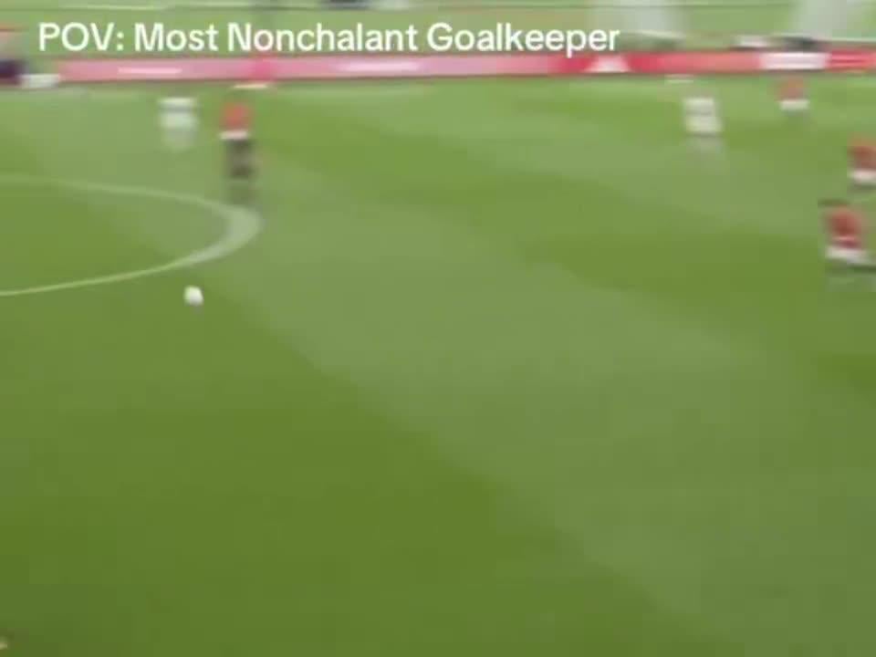 The ball-playing skills of Cameron Byrne-Hughes (Man United U18 goalkeeper)