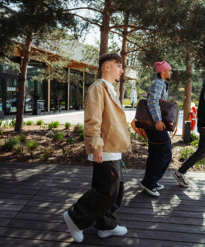 📷 Lennart Karl, Tom Bischof, and Jonas Urbig with the NT for the first time.