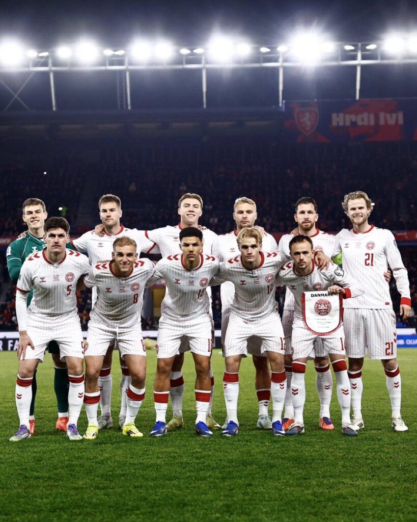 A Dinamarca de Hjulmand, Froholdt e Bah está fora do Mundial após perder contra a Chéquia nos penalties (3-1).