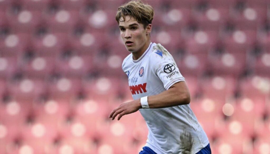 Barcelona have identified attacking midfielder and former academy player Rokas Pukštas as a possible option this summer.