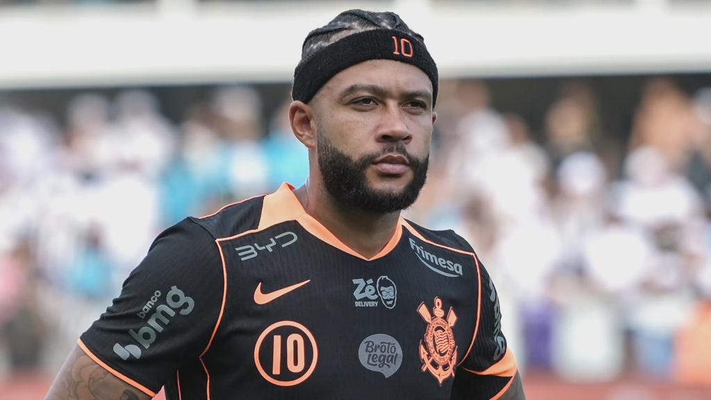 Depay vlak voor WK langer geblesseerd vanwege fout medische staf Corinthians