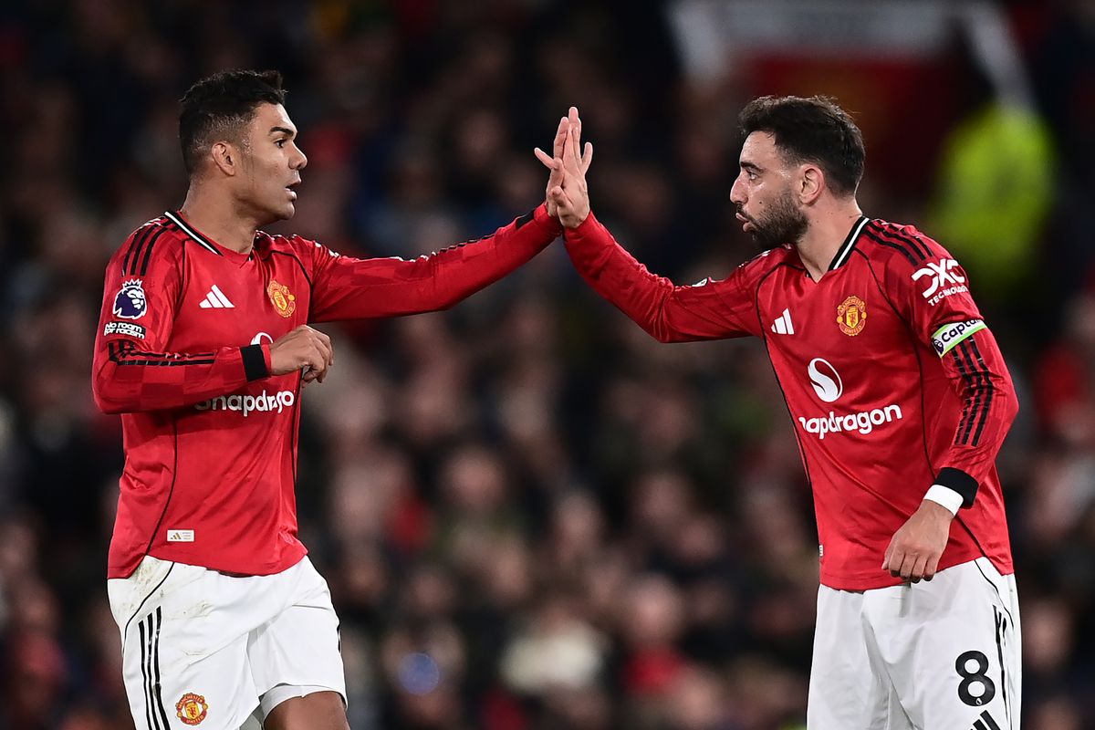 Casemiro and Bruno Fernandes during a Manchester United game