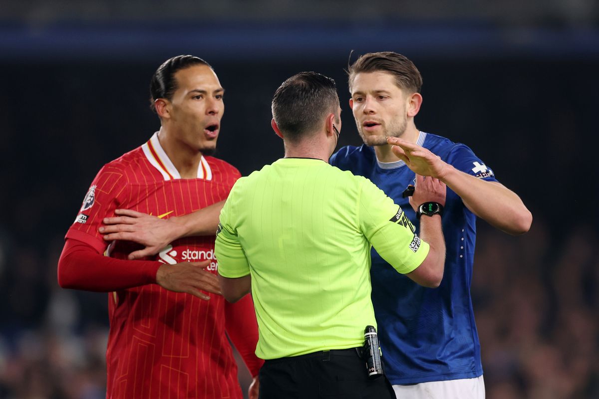 Virgil van Dijk and James Tarkowski speak to Premier League referee Michael Oliver