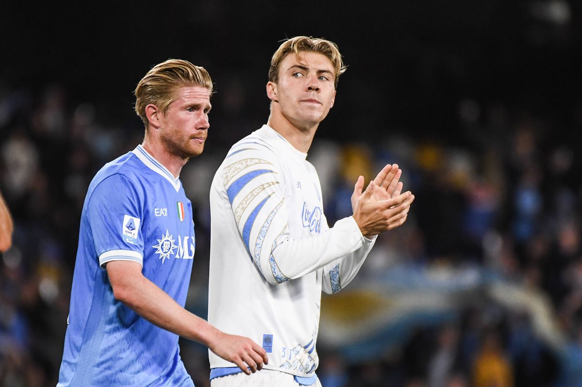 Kevin De Bruyne and Rasmus Højlund of SSC Napoli celebrate during the Serie A match between SSC Napoli and Genoa CFC at Stadio Diego Armando Maradona