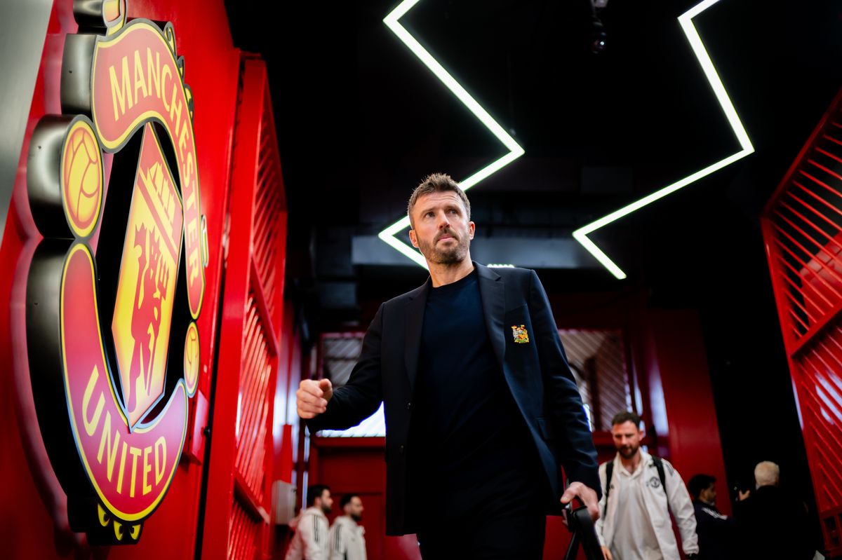 Carrick arrives at Old Trafford