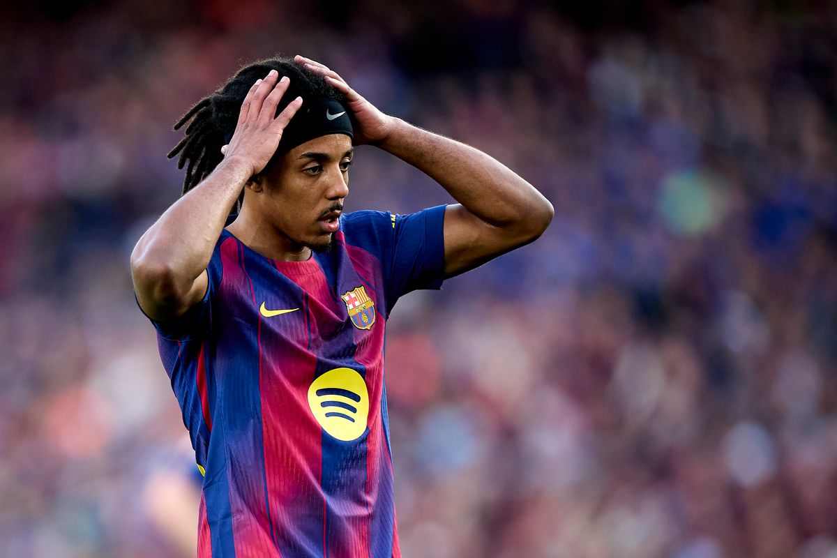 Jules Kounde in action for Barcelona