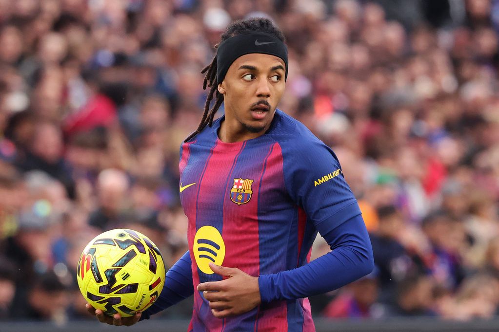 Jules Kounde in action for Barcelona