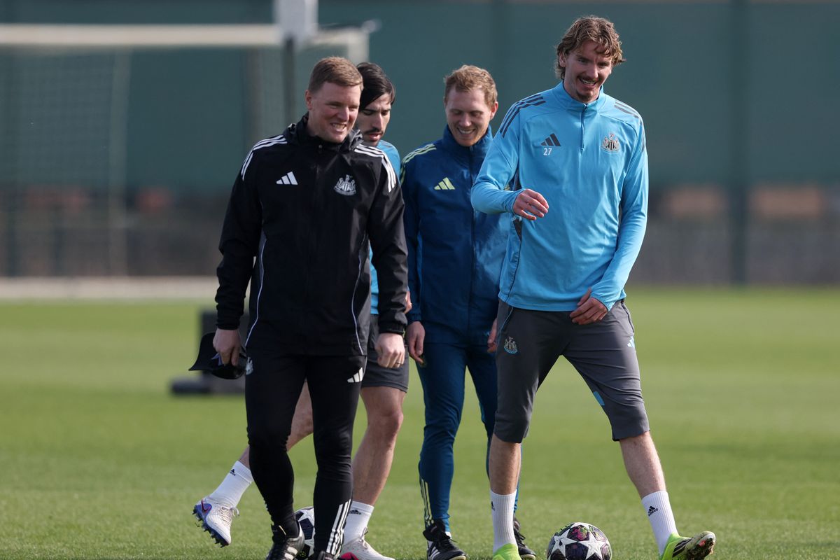 Newcastle United head coach Eddie Howe and striker Nick Woltemade