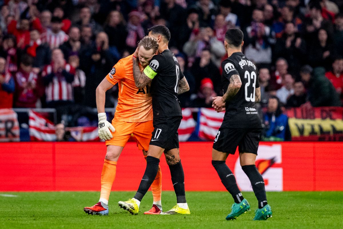 MADRID, SPAIN - MARCH 10: Antonin Kinsky of  Tottenham Hotspur is substituted after conceding three goals in the first half and he is comforted by his teammates Cristian Romero and Pedro Porro during the UEFA Champions League 2025/26 Round of 16 First Leg match between Atletico de Madrid and Tottenham Hotspur FC at Estadio Riyadh Air Metropolitano on March 10, 2026 in Madrid, Spain. (Photo by Alberto Gardin/Eurasia Sport Images/Getty Images)