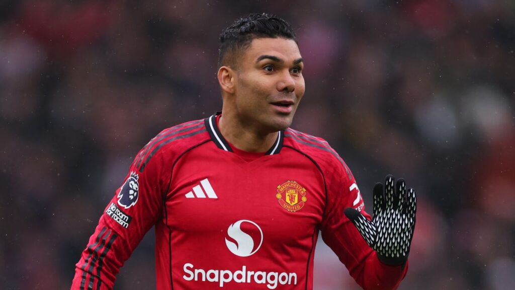 Man Utd handed swap deal opportunity for ideal Casemiro replacement