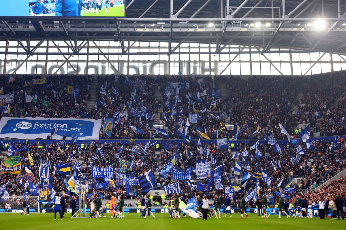 The two teams walk out ahead of the Premier League match between Everton and Chelsea. Photo by Chris Brunskill/Fantasista/Getty Images