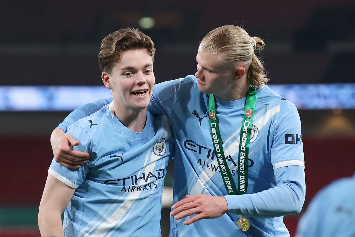 LONDON, ENGLAND - MARCH 22: Erling Braut Haaland of Manchester City embraces Sverre Nypan of Manchester City after the Carabao Cup Final match Arsenal and between Manchester City at Wembley Stadium on March 22, 2026 in London, England. (Photo by James Gill - Danehouse/Getty Images)
