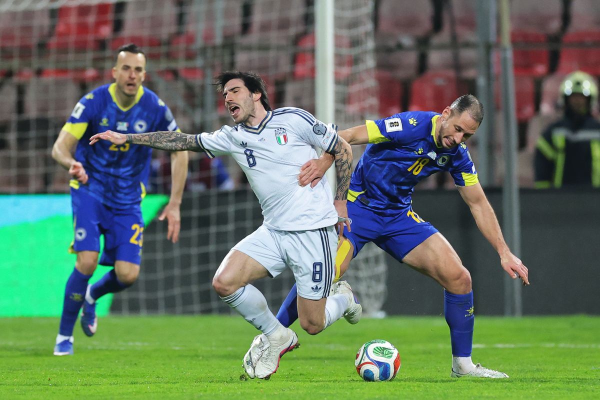 Sandro Tonali of Italy is challenged by Nikola Katic of Bosnia and Herzegovina during the FIFA World Cup 2026 European Qualifiers KO play-offs match between Bosnia & Herzegovina and Italy