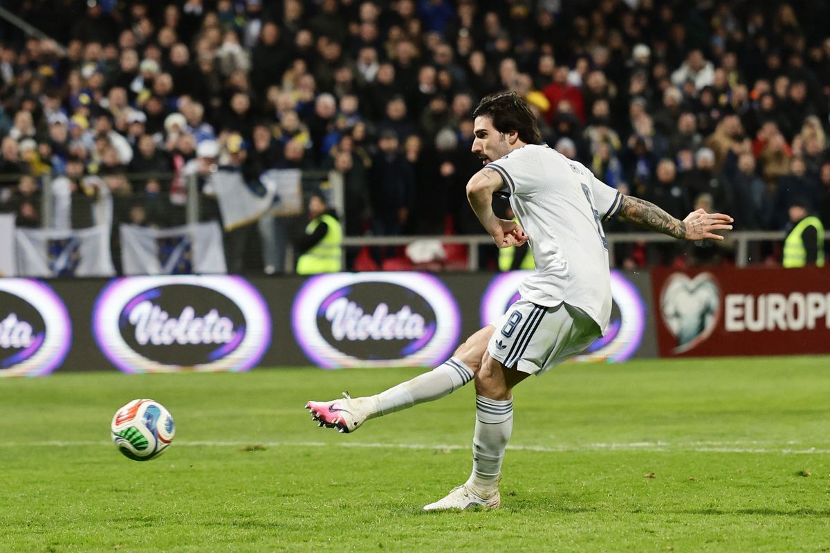 Sandro Tonali of Italy scores the team's second penalty in the penalty shoot out during the FIFA World Cup 2026 European Qualifiers KO play-offs match between Bosnia & Herzegovina and Italy