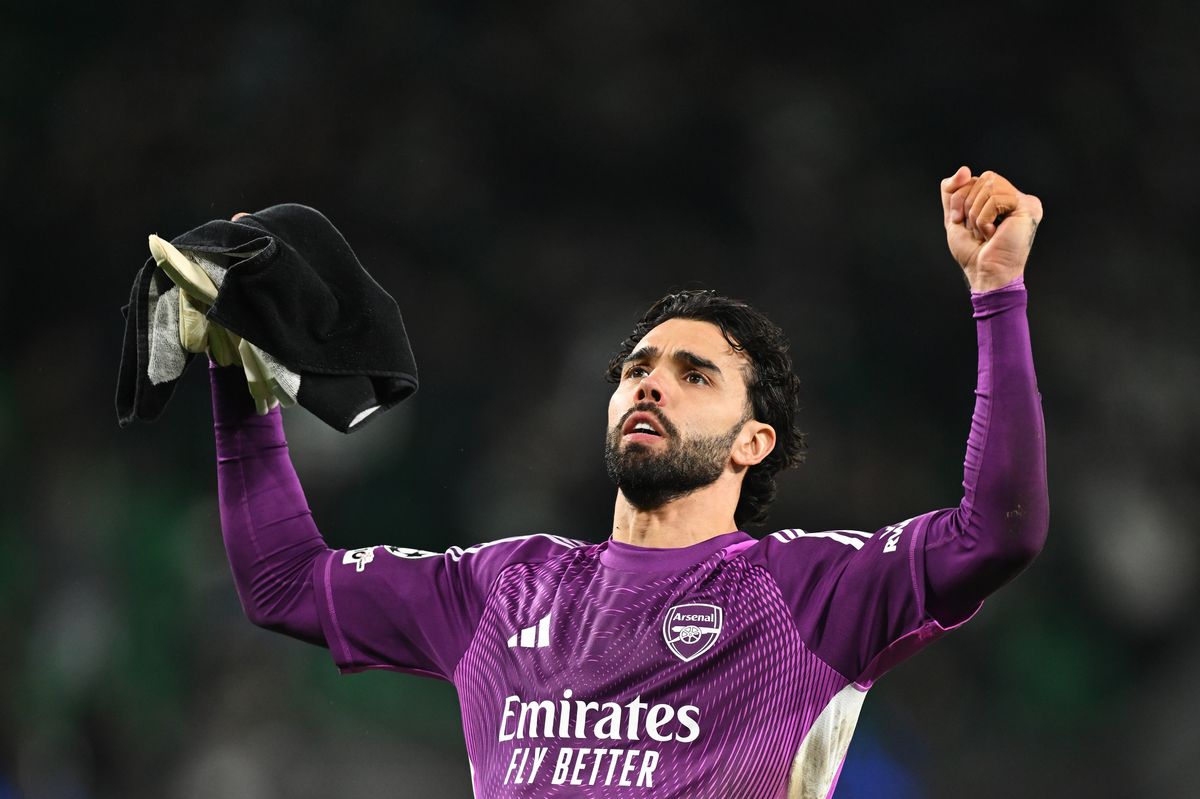  David Raya of Arsenal celebrates 