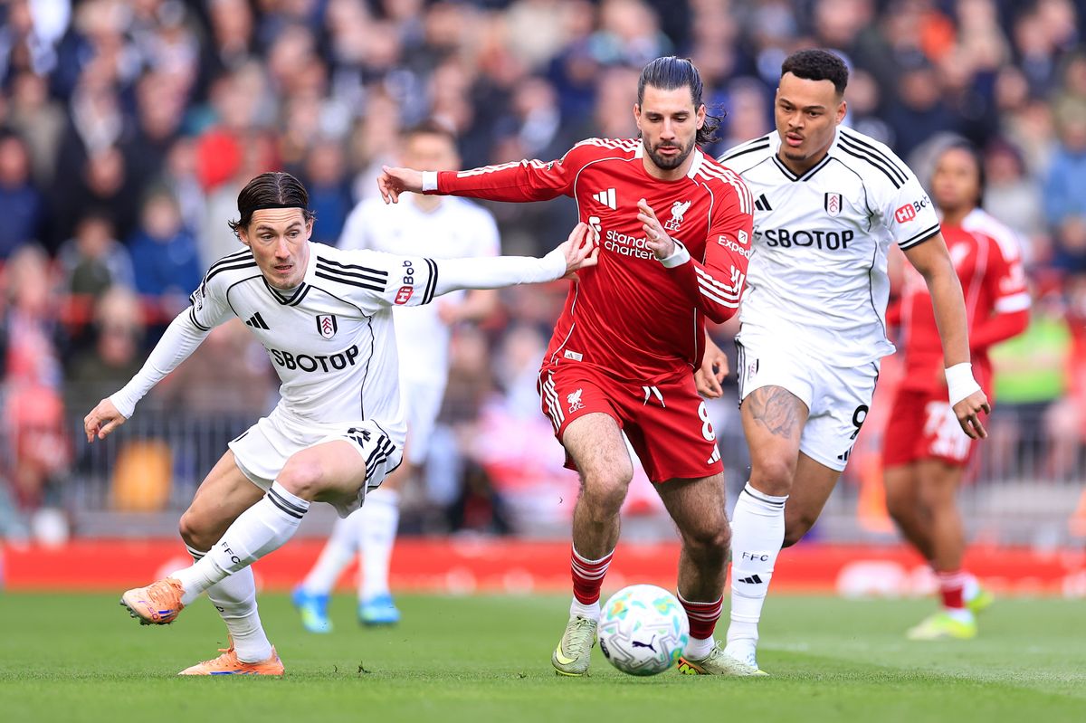 LIVERPOOL, ENGLAND - APRIL 11: Dominik Szoboszlai of Liverpool battles with Harry Wilson of Fulham (L) and Rodrigo Muniz of Fulham during the Premier League match between Liverpool and Fulham at Anfield on April 11, 2026 in Liverpool, United Kingdom. (Photo by Simon Stacpoole/Offside/Offside via Getty Images)