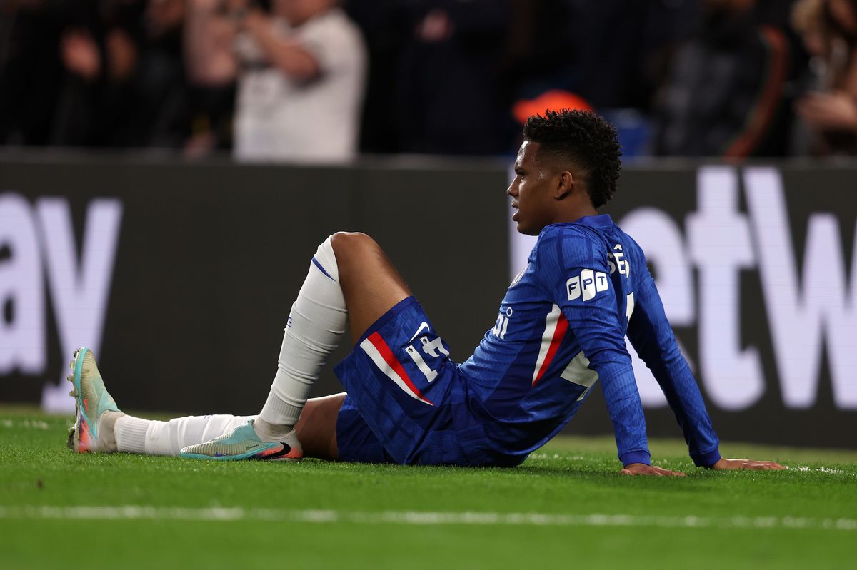 LONDON, ENGLAND - APRIL 18: Estevao of Chelsea goes down with injury during the Premier League match between Chelsea and Manchester United at Stamford Bridge on April 18, 2026 in London, United Kingdom. (Photo by Izzy Poles - AMA/Getty Images)