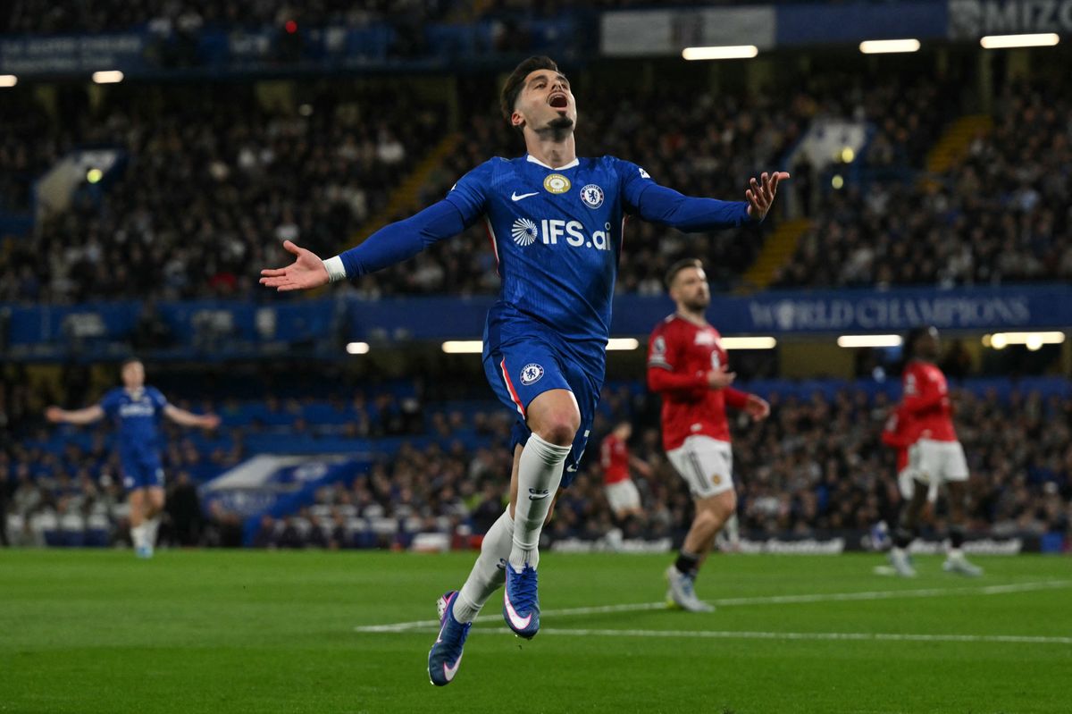 Pedro Neto reacts during Chelsea's defeat to Manchester United