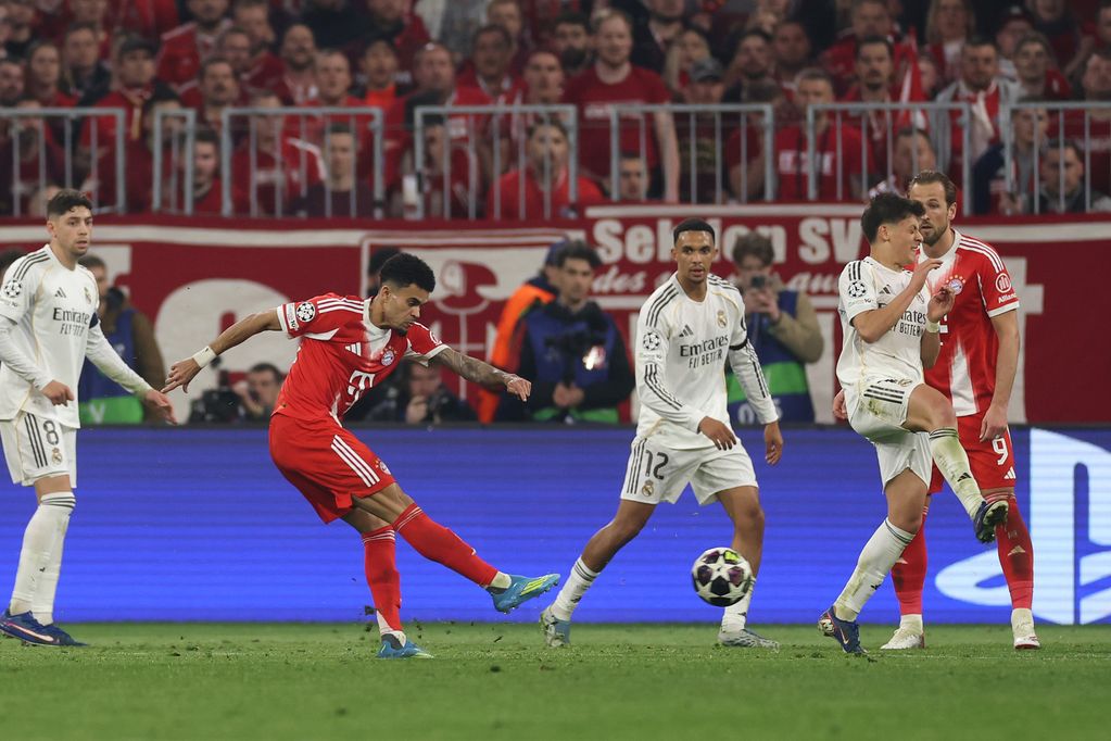 Luis Diaz scores for Bayern Munich against Real Madrid