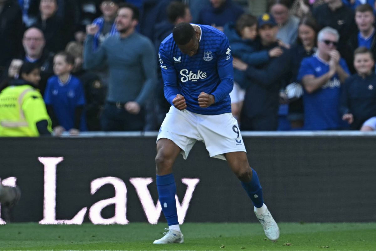 Everton's Portuguese striker #09 Beto celebrates after scoring their first goal during the English Premier League football match between Everton and Liverpool at Hill Dickinson Stadium in Liverpool, north west England on April 19, 2026. (Photo by Paul ELLIS / AFP via Getty Images) / RESTRICTED TO EDITORIAL USE. No use with unauthorized audio, video, data, fixture lists, club/league logos or 'live' services. Online in-match use limited to 120 images. An additional 40 images may be used in extra time. No video emulation. Social media in-match use limited to 120 images. An additional 40 images may be used in extra time. No use in betting publications, games or single club/league/player publications. / 