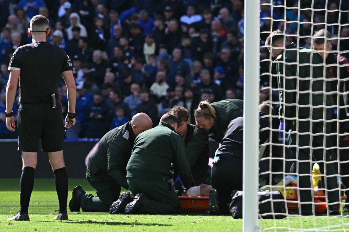 Giorgi Mamardashvili is placed on a stretcher