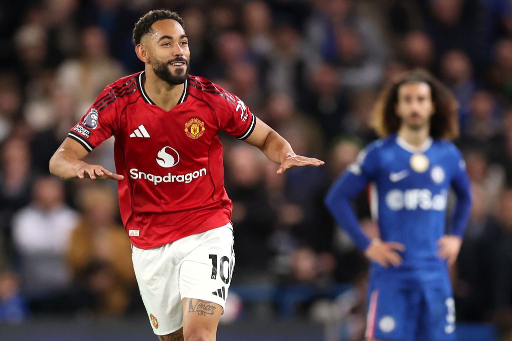 Matheus Cunha of Manchester United celebrates scoring his team's first goal during the Premier League match between Chelsea and Manchester United at Stamford Bridge on April 18, 2026 in London, England