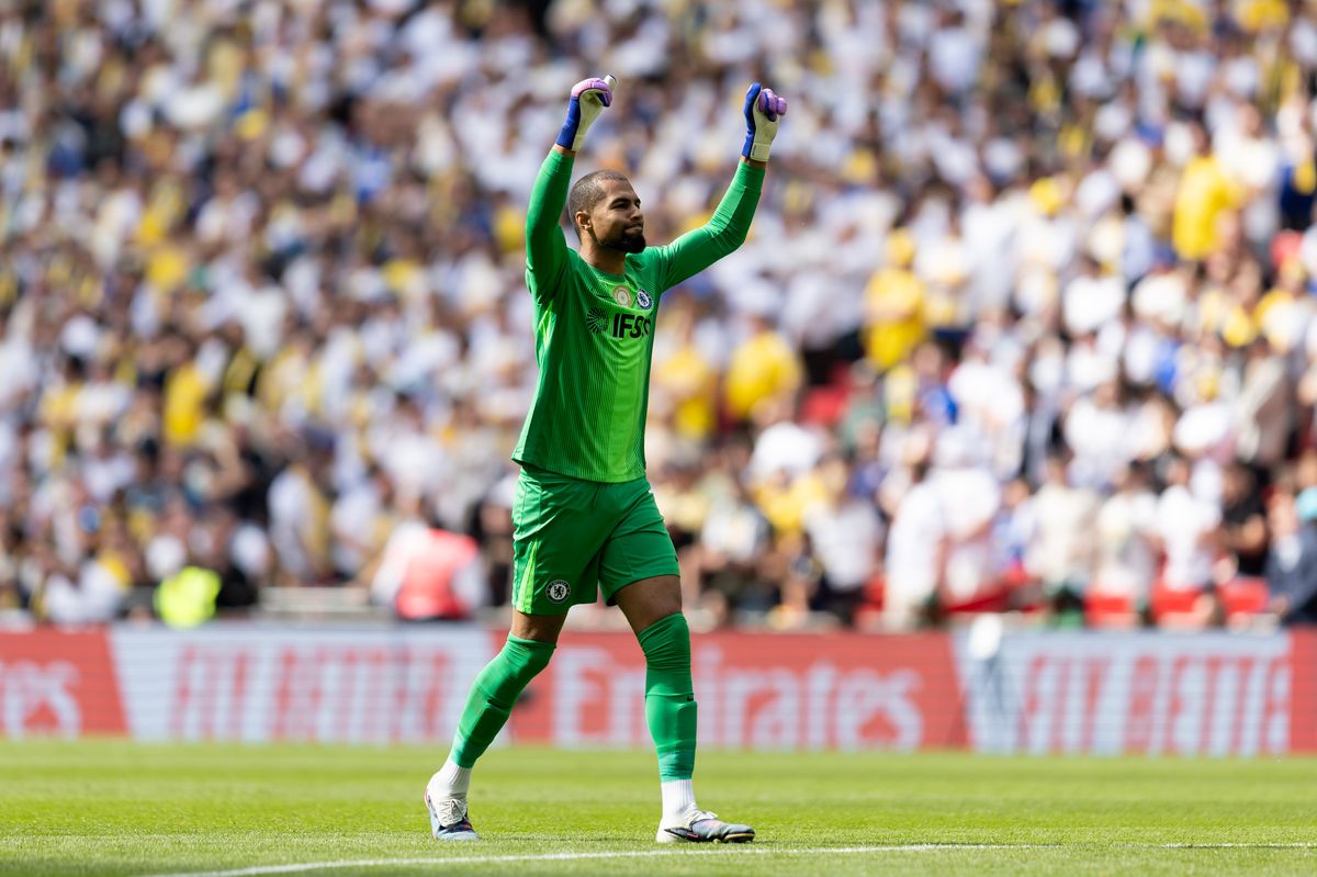 Robert Sánchez of Chelsea celebrates