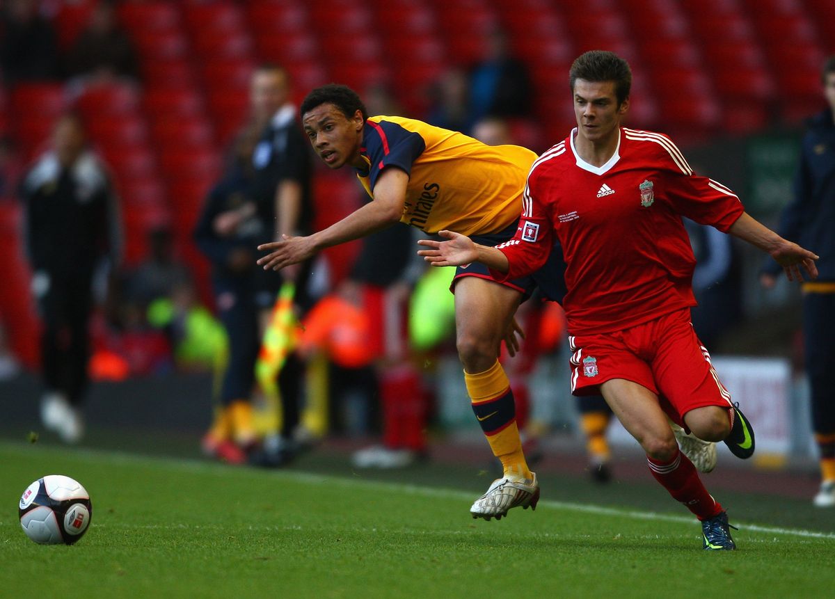 Alexander Kacaniklic of Liverpool battles with Francis Coquelin of Arsenal during the second leg of the FA Youth Cup final