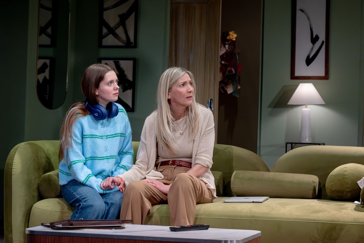 L-R Amy Snudden (Bella) and Lisa Faulkner (Allie) star in Single White Female