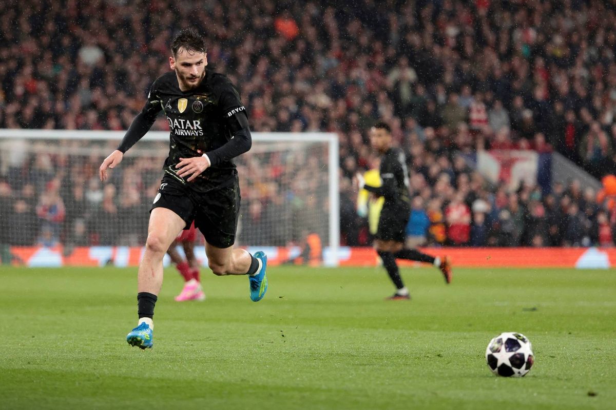 Khvicha Kvaratskhelia in action for PSG against Liverpool