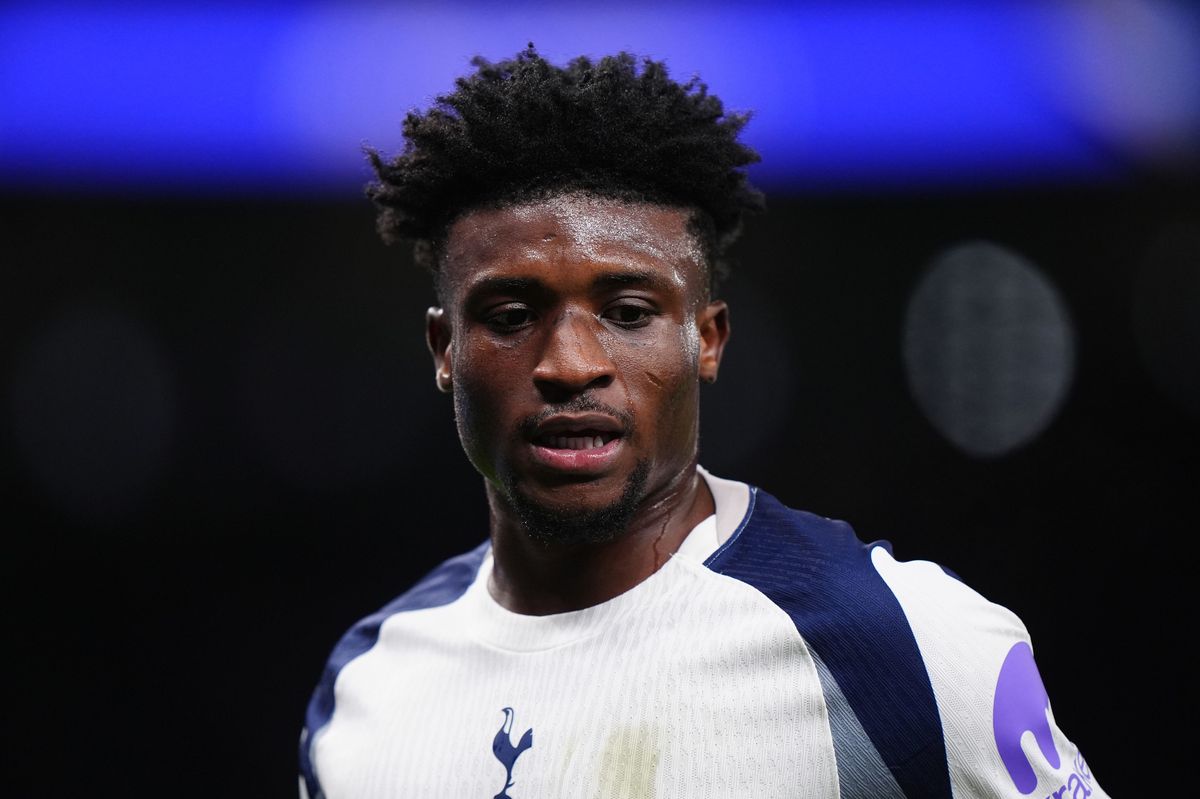 Mohammed Kudus looks on