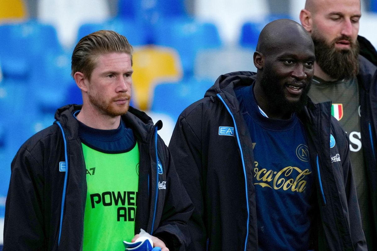 Romelu Lukaku and Kevin De Bruyne of SSC Napoli during the Serie A match between SSC Napoli and US Lecce at Stadio Diego Armando Maradona Naples Italy