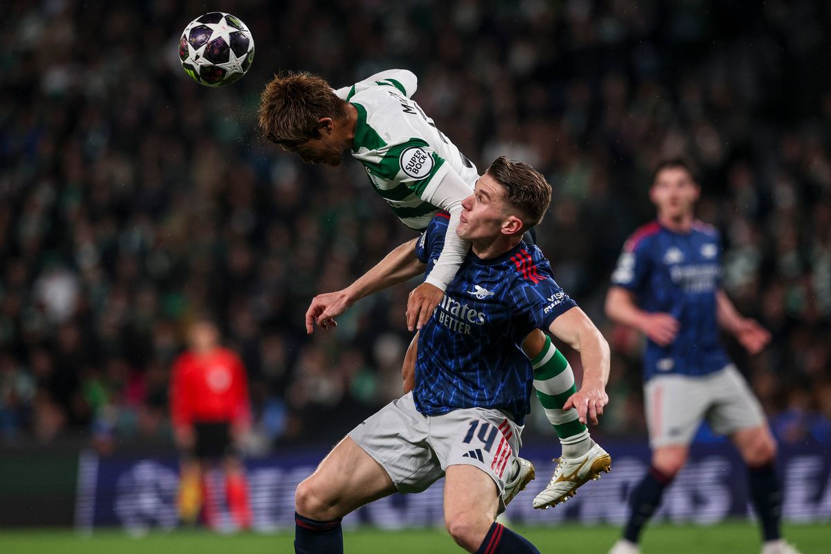 LISBON, PORTUGAL - APRIL 7: Hidemasa Morita of Sporting CP higher heads the ball during the UEFA Champions League 2025/26 Quarter-Final First Leg match between Sporting Clube de Portugal and Arsenal FC at Estadio Jose Alvalade on April 7, 2026 in Lisbon, Portugal. (Photo by Carlos Rodrigues/Getty Images)
