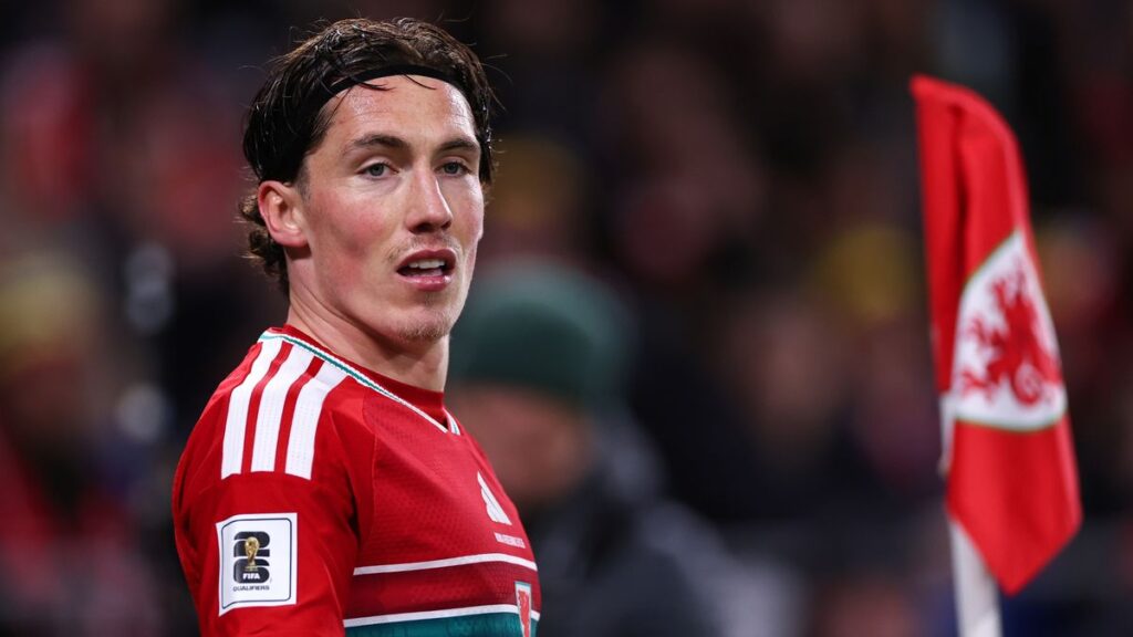 Premier League star admits footballers DM him over team news for Fantasy Football