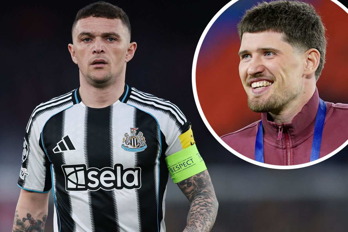 Newcastle United defender Kieran Trippier and Borussia Dortmund goalkeeper Gregor Kobel (R)