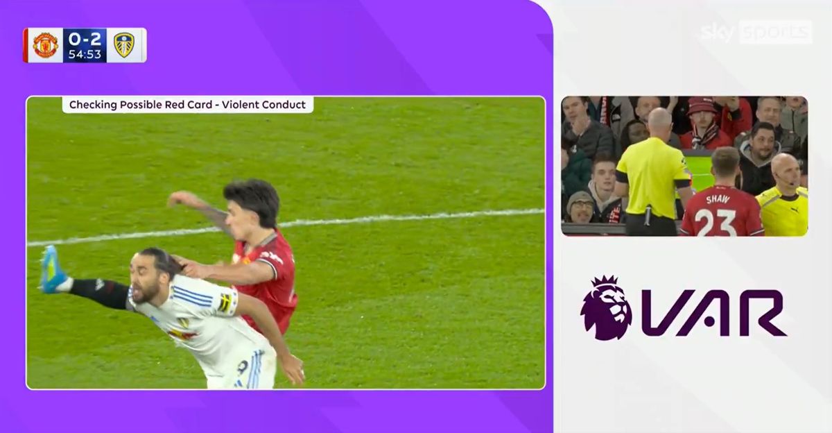 Lisandro Martinez pulled Dominic Calvert-Lewin's hair