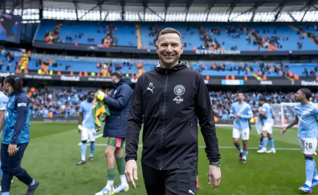 Man City handed Lijnders contract update amid Guardiola talks