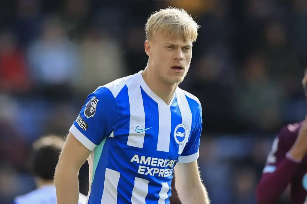 Liverpool admire Jan Paul van Hecke