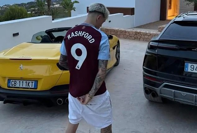 Garnacho also received criticism for wearing an Aston Villa shirt with Marcus Rashford's name and number on