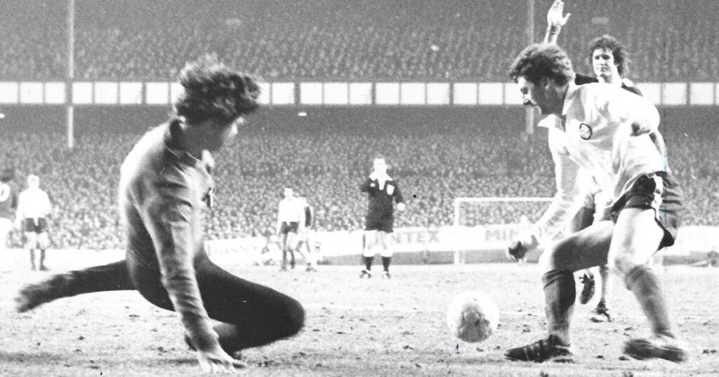 Everton get former Bradford (Park Avenue) ace for record fee