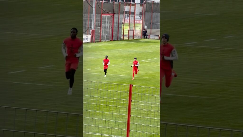 Alphonso Davies & Jamal Musiala no treino de ontem do FC Bayern na Säbener Straße