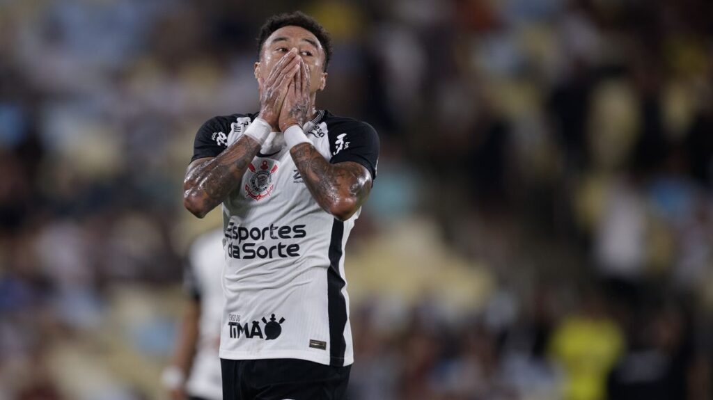 Jesse Lingard suffers nightmare Corinthians debut as ex-Man United star's side struggle
