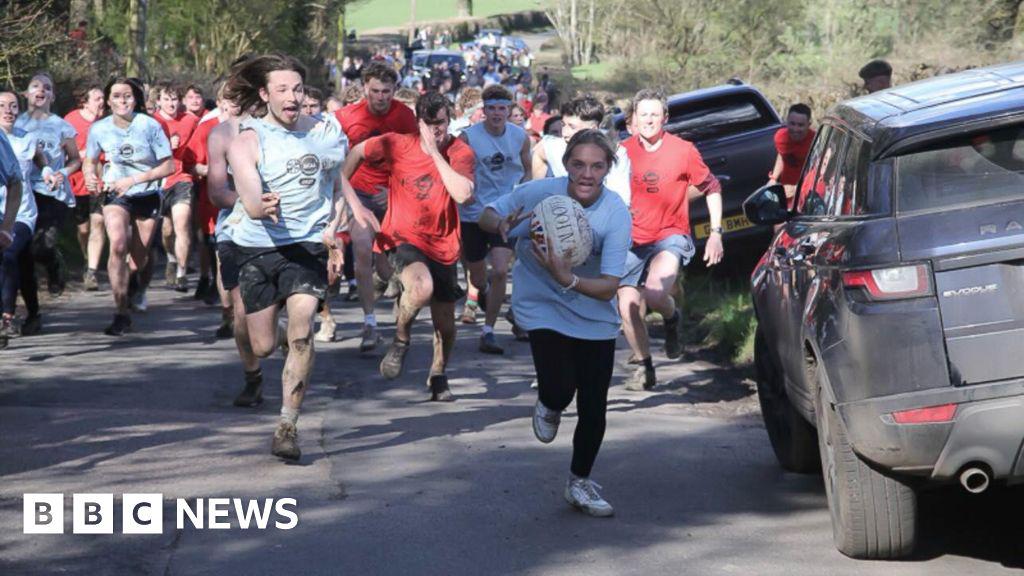 Hundreds take part in Chiddingstone real football match for charity
